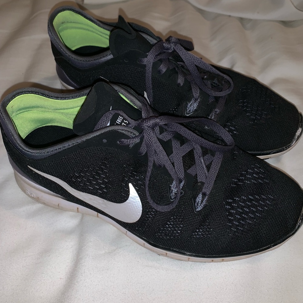 Mike tennis shoes